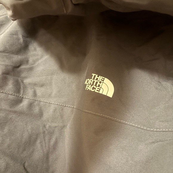 The North Face woman’s  Dark Gray dry vent Jacket 2 pieces - Picture 2 of 6